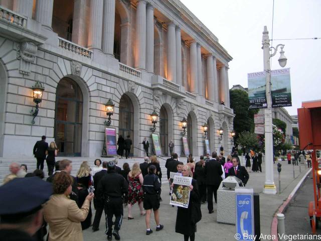 opera protest 110.jpg