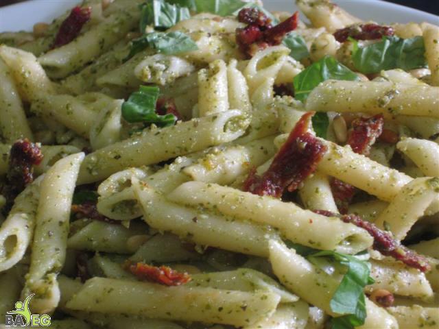 Pasta with Pesto and sundried tomatoes